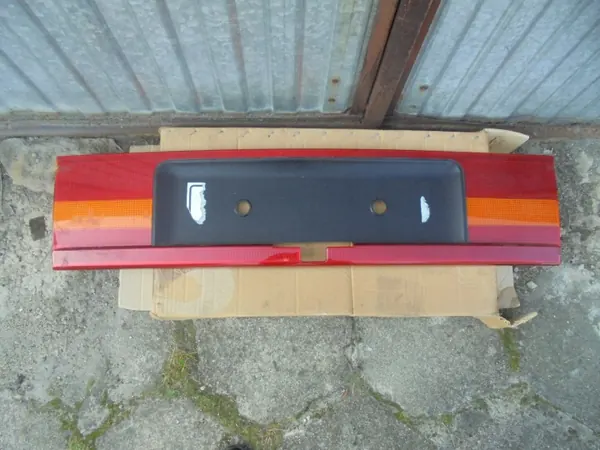 Opel Vectra A Achterklep Trim OEM 8XU006399 image 2