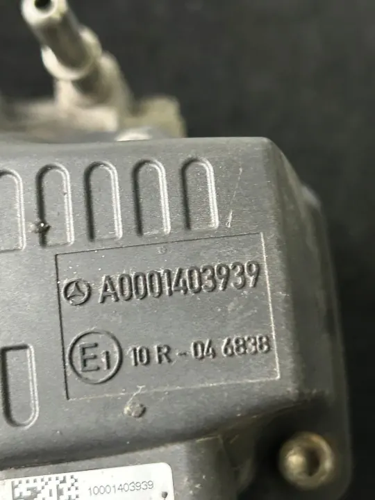 Inyector AdBlue usado OEM A0001403939 para Mercedes image 3