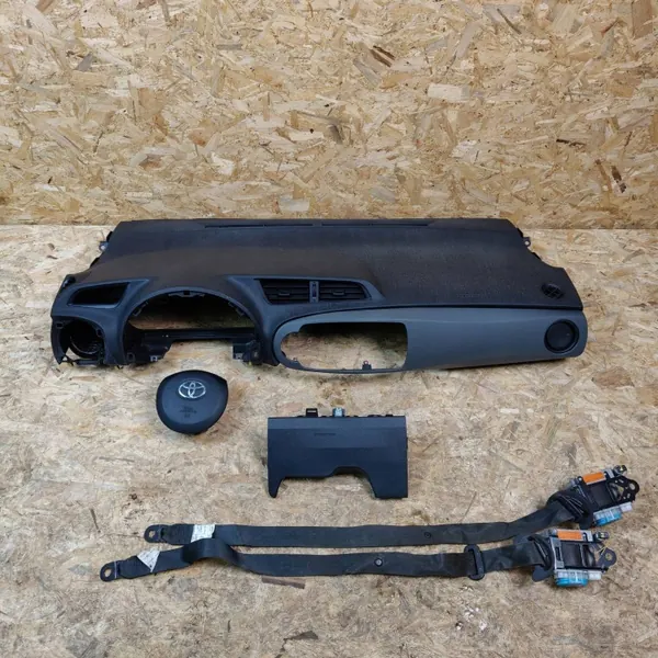 Toyota Yaris III instrumentpanel OEM AZF2380 - Begagnad image 2