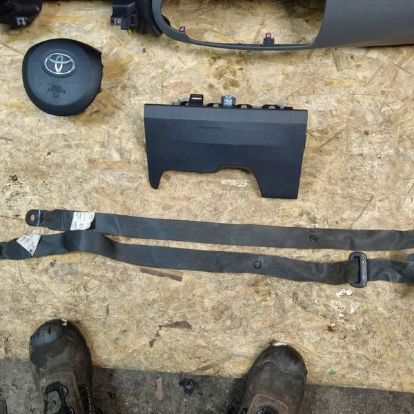 Toyota Yaris III instrumentpanel OEM AZF2380 - Begagnad image 7