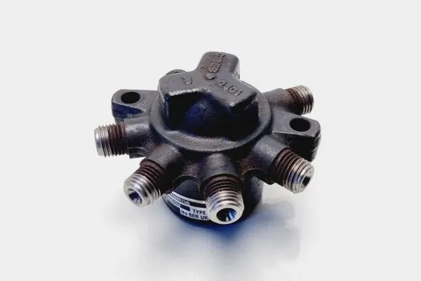 Brandstofrail NISSAN ALMERA II HATCHBACK 1.46L 8200057232 image 4