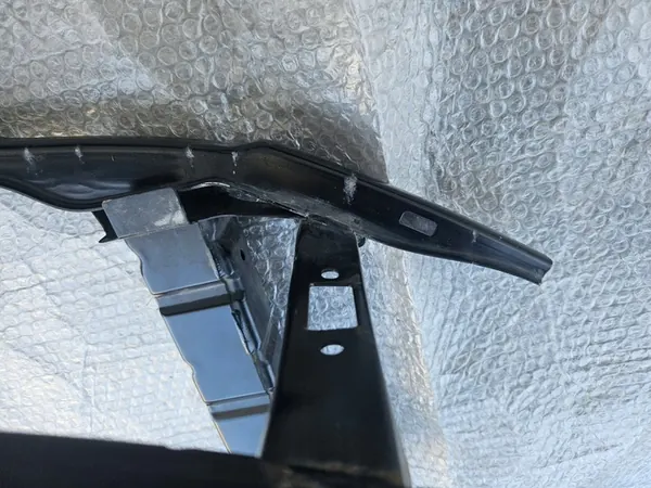 VW ID4 Etupalkki 11A Iskunvaimennin image 10