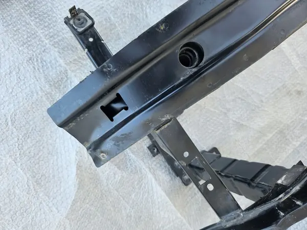 VW ID4 Etupalkki 11A Iskunvaimennin image 4