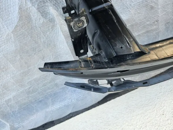 VW ID4 Etupalkki 11A Iskunvaimennin image 6