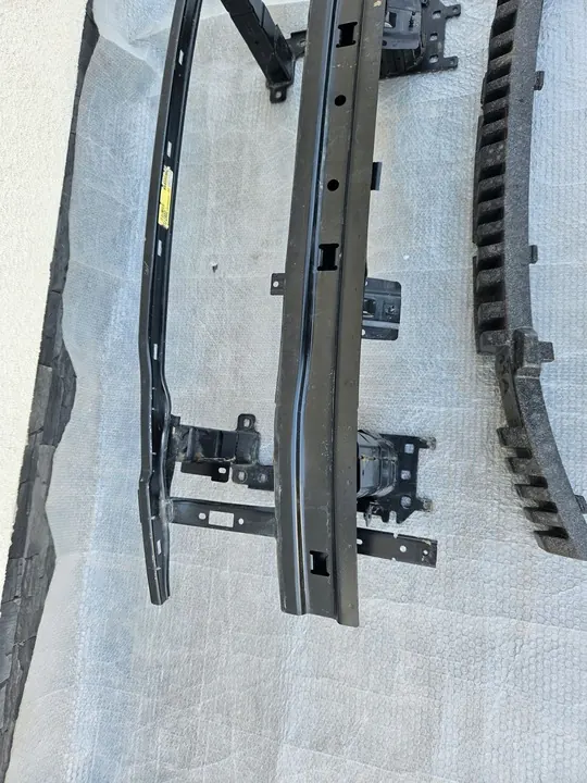 VW ID4 Etupalkki 11A Iskunvaimennin image 7