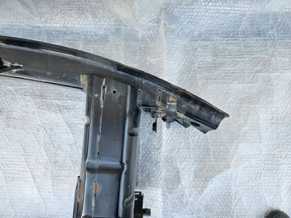 VW ID4 Etupalkki 11A Iskunvaimennin image 9