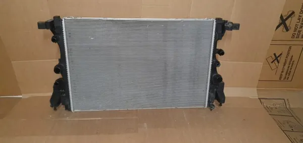Radiateur Mercedes OEM 1775008700 État Utilisé image 2