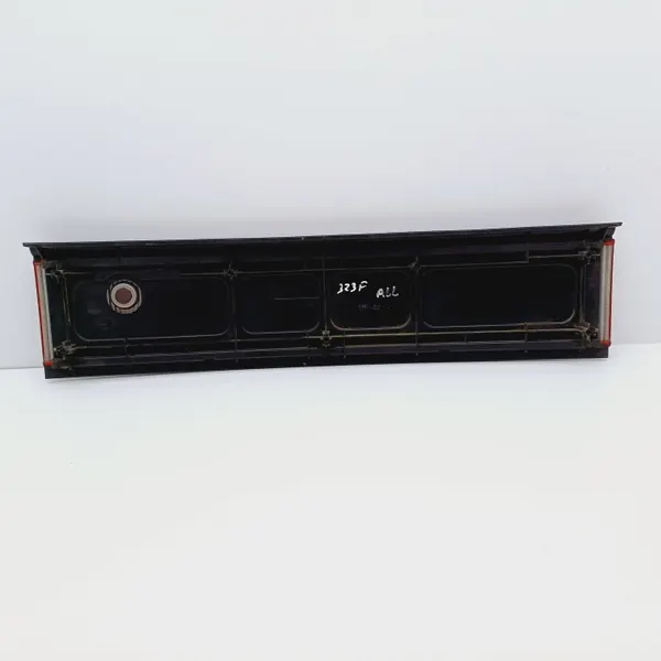 Mazda 323 F Kofferbakklep Afwerking OEM DRC83555 - Gebruikt image 6