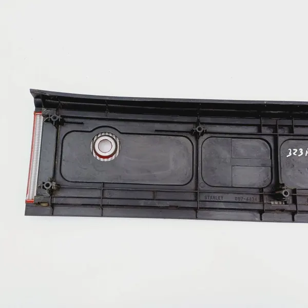 Mazda 323 F Kofferbakklep Afwerking OEM DRC83555 - Gebruikt image 7