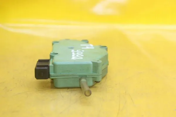 Actuador de cierre central OEM 701959781 VW T4 image 8