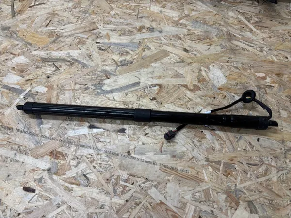 Actuador izquierdo de portón Volvo XC40 II 2017+ OEM 32296296 image 2