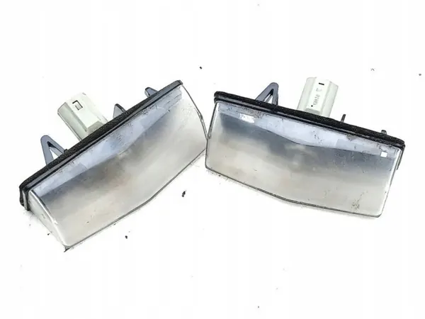 Luz de matrícula Lexus RX OEM A045053 - Usado image 2
