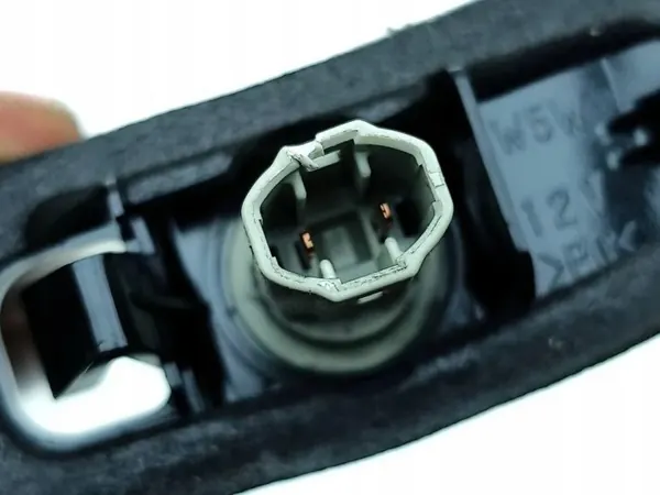 Luz de matrícula Lexus RX OEM A045053 - Usado image 3