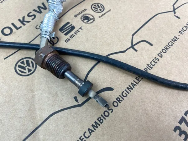 Original VW AUDI SKODA SEAT Capteur Temp Gaz 04L906088AR image 3
