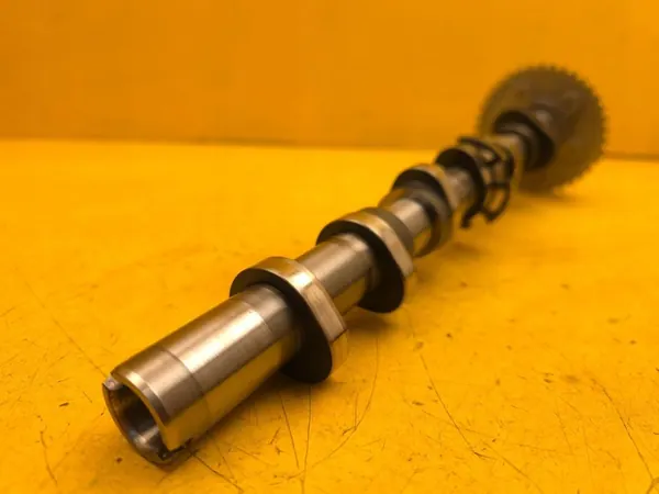 Audi Q8 Kamaxel Avgasspjäll 06M109088K image 3