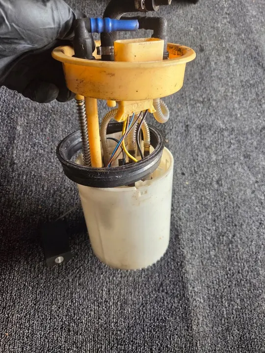 Brandstofpomp Volkswagen Polo 5 V 6R 1.2 TDI OEM 6R0919050B image 2