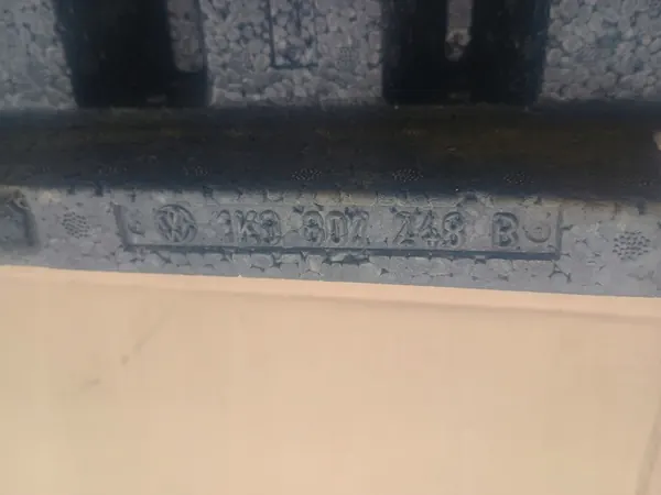 VW Jetta Golf 5 V Kombi Etupuskuri Vaahdotus 1K5807248B image 4