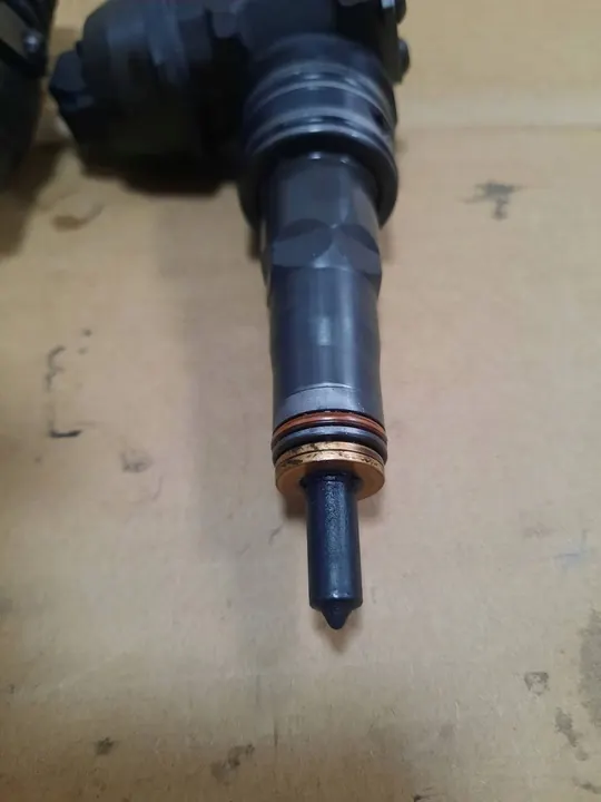 Iniettore 2.0 TDI VW Passat B5 FL 038130073BC image 2