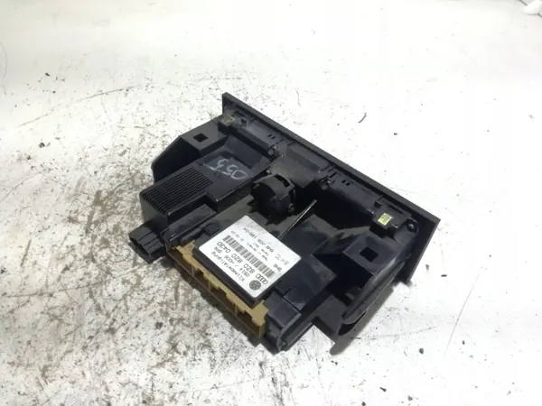 Audi A2 ilmastointipaneeli OEM 8Z0820043D image 3