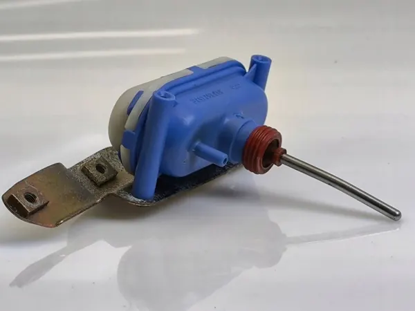 Pompe de verrouillage central OEM 893862153E Audi 80/90 image 3