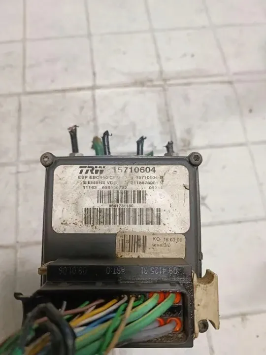 Pompe ABS OEM 15710604 pour Peugeot 407 Coupé 2.0L image 5