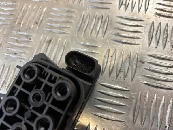 Distribuidor de Suspensão Pneumática Audi A6 C6 image 3