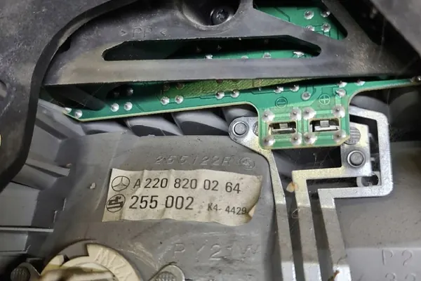 Rechter Achterlicht MERCEDES-BENZ S (W220) A2208200264 image 3