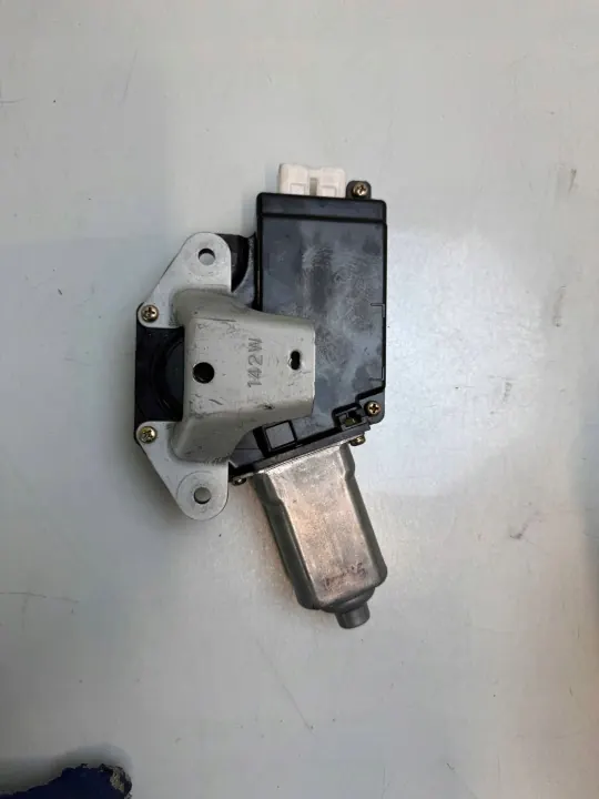 Toyota Avalon Schiebedachmotor OEM 8873-99631 image 3