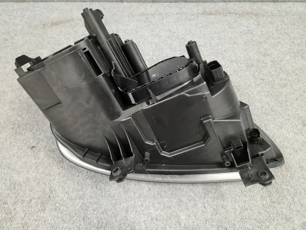 Vasen etuvalaisin - VW Caddy III 2004-2010 image 10