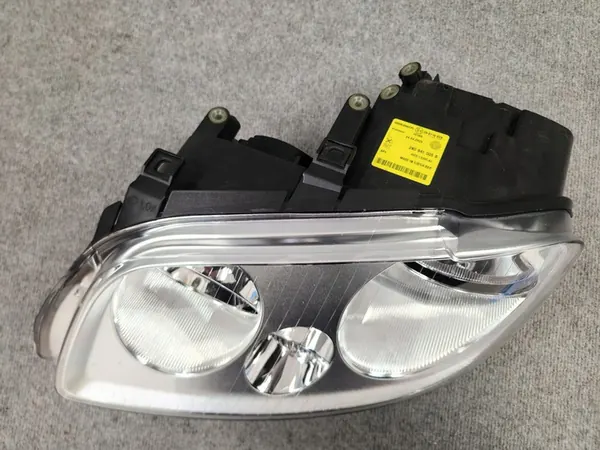 Vasen etuvalaisin - VW Caddy III 2004-2010 image 5