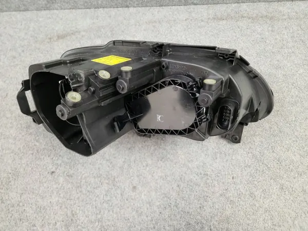 Vasen etuvalaisin - VW Caddy III 2004-2010 image 6