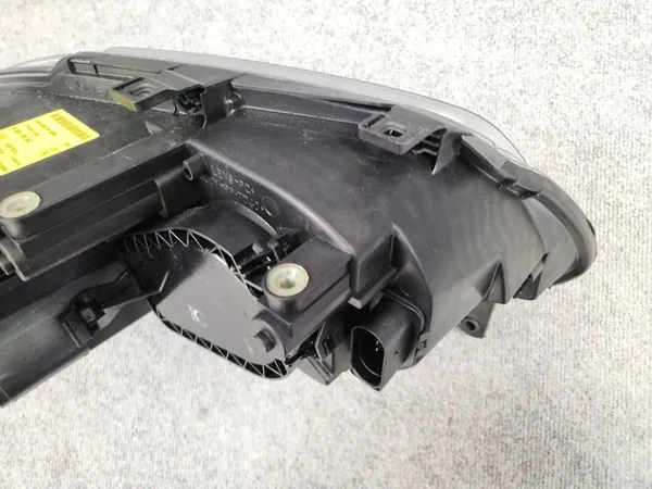 Vasen etuvalaisin - VW Caddy III 2004-2010 image 7