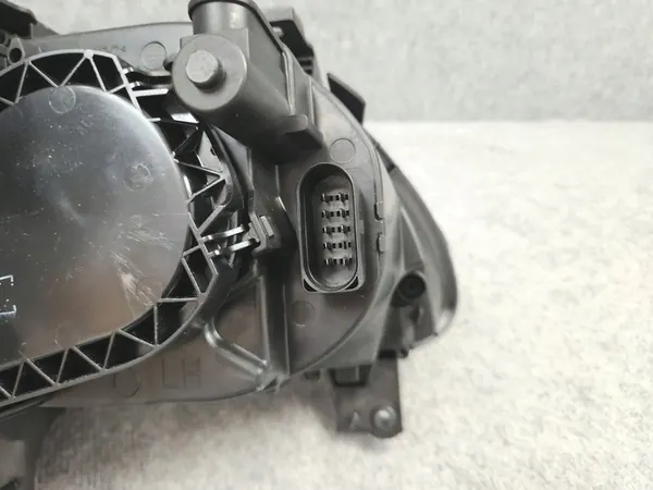 Vasen etuvalaisin - VW Caddy III 2004-2010 image 8