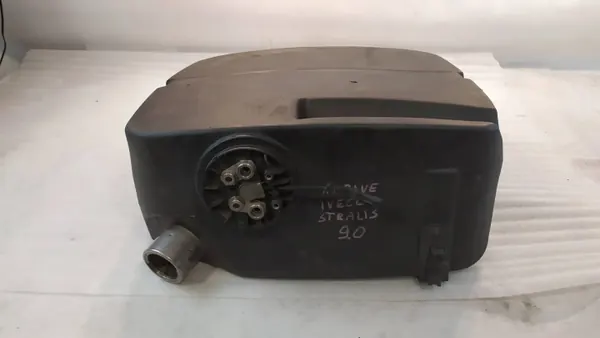 Tanque AdBlue usado OEM 41272285 para Iveco Stralis image 2