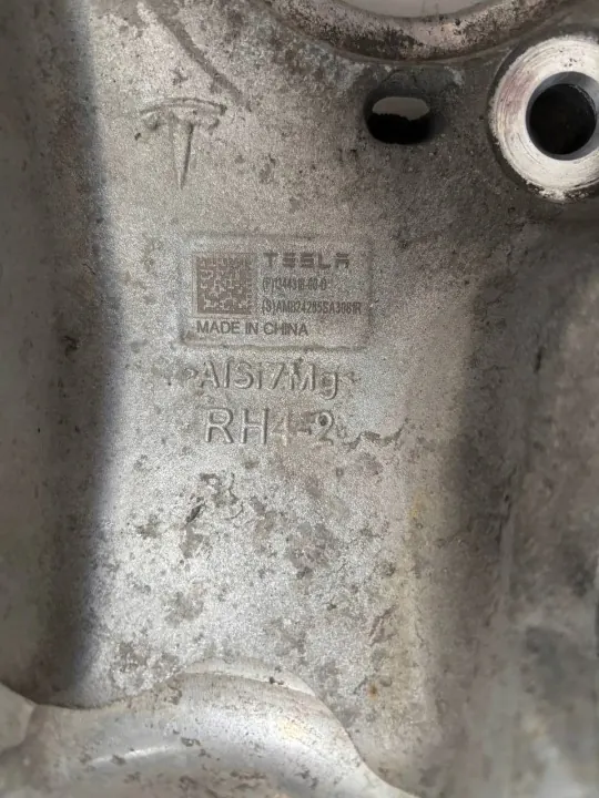 Tesla Model 3 etu-oikea nivelkappale OEM 1344318-00-D image 6