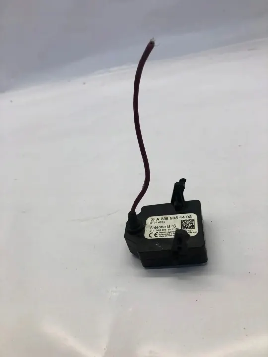 Mercedes-Benz Antenneversterker OEM A2389054402 image 2