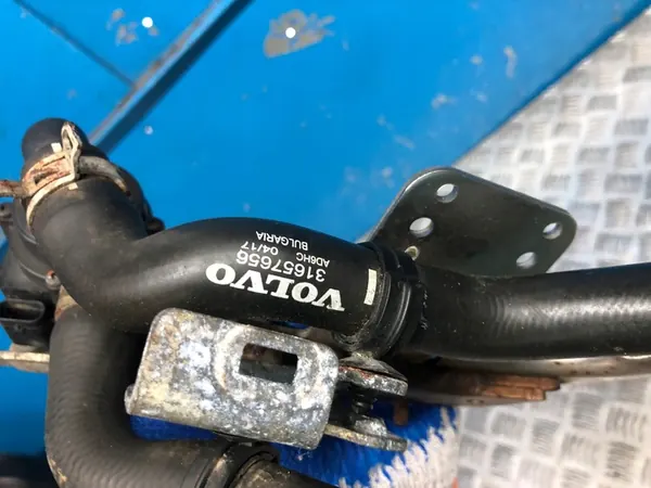 VOLVO S90 II V90 Vesipumppu ja Letkusetti image 6