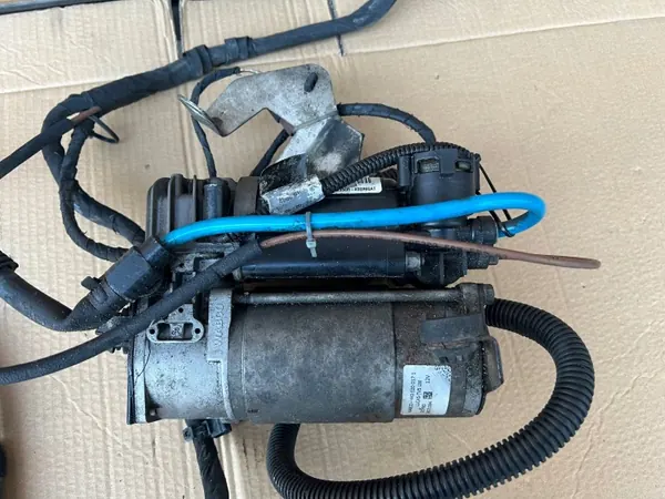 Ilmajousituskompressori OEM 4E0616007B Audi A8 D3:lle image 3