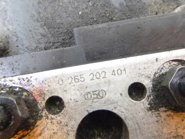Gebruikte Volkswagen OE 8E0614111T ABS-pomp image 6