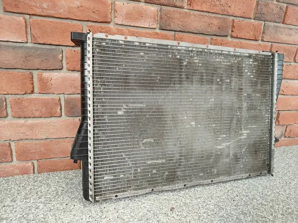 BMW E39 Vattensradiator MANUAL M54 525i 530i image 2