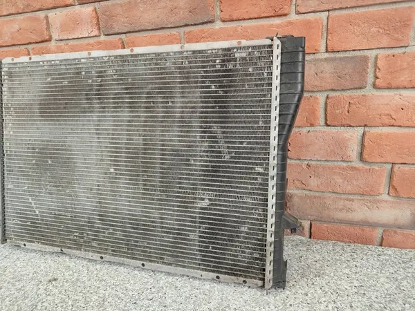 BMW E39 Vattensradiator MANUAL M54 525i 530i image 3