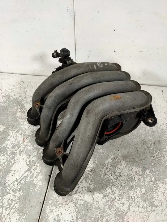 Coletor de admissão Audi A4 B6 1.6 ALZ image 2