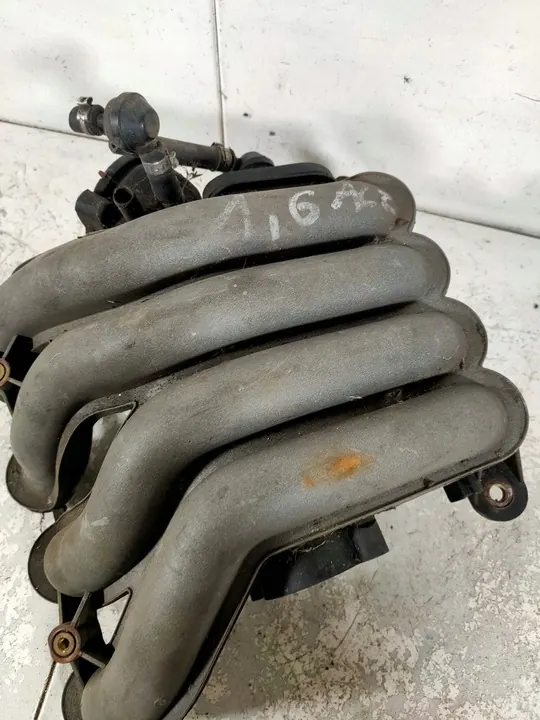 Coletor de admissão Audi A4 B6 1.6 ALZ image 3