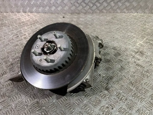 Land Rover Evoque II taka pyörännavan OEM GK724K327AB image 2