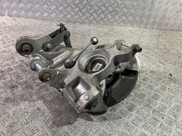 Land Rover Evoque II taka pyörännavan OEM GK724K327AB image 3