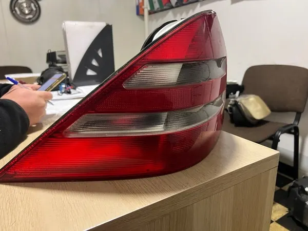 MERCEDES W220 LINKER ACHTERLICHT A2208200164 image 2