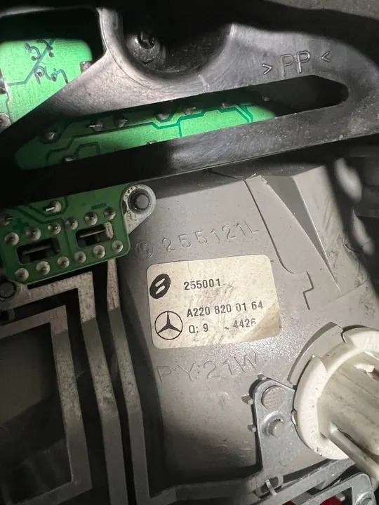 MERCEDES W220 LINKER ACHTERLICHT A2208200164 image 4