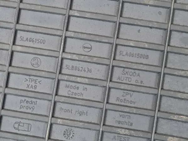 Skoda Enyaq iV 2022 Matto Setti image 5