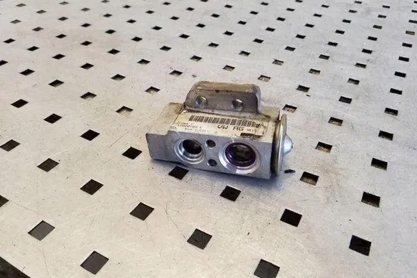 Ilmastointijäähdyttimen venttiili SKODA SUPERB II 1.6L diesel image 3