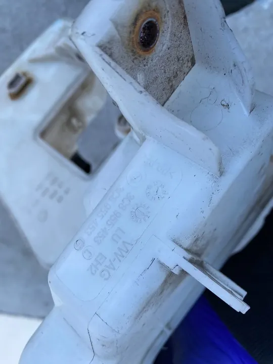 Pesunesteen Säiliö + Pumppu VW Passat CC 2012-17 image 3